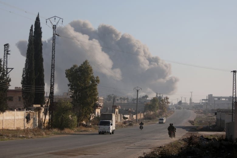 Smoke rises near the outskirts of Aleppo, Syria, amid fighting between insurgents and government forces on Friday.