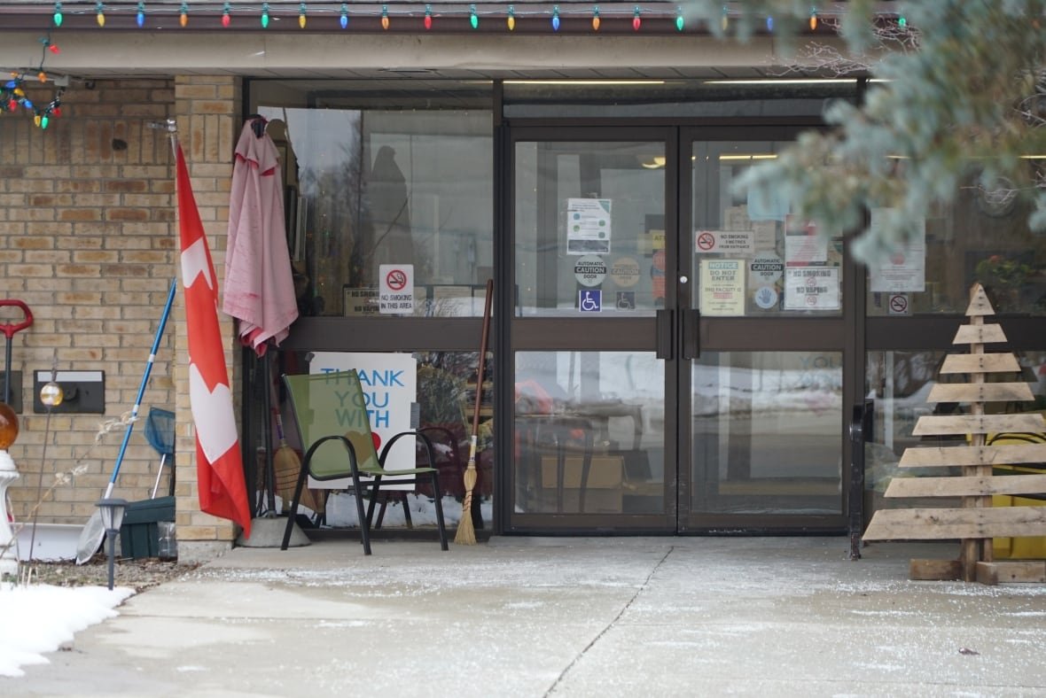 country-terrace-komoka The family of a Country Terrace resident alleges staff are so overwhelmed with a COVID-19 outbreak during the winter holidays they couldn't even tend to their beloved parent's basic needs for days.