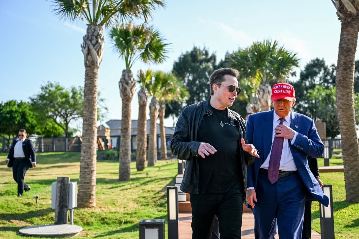 usa-trump-musk-investigations FILE PHOTO: Elon Musk greets U.S. President-elect Donald Trump as he arrives to attend a viewing of the launch of the sixth test flight of the SpaceX Starship rocket in Brownsville, Texas, U.S., November 19, 2024.