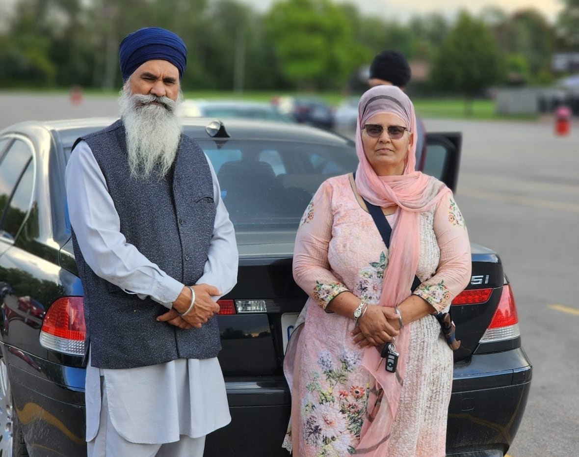 jagtar-sidhu-and-harbhajan-sidhu Couple in front of a car