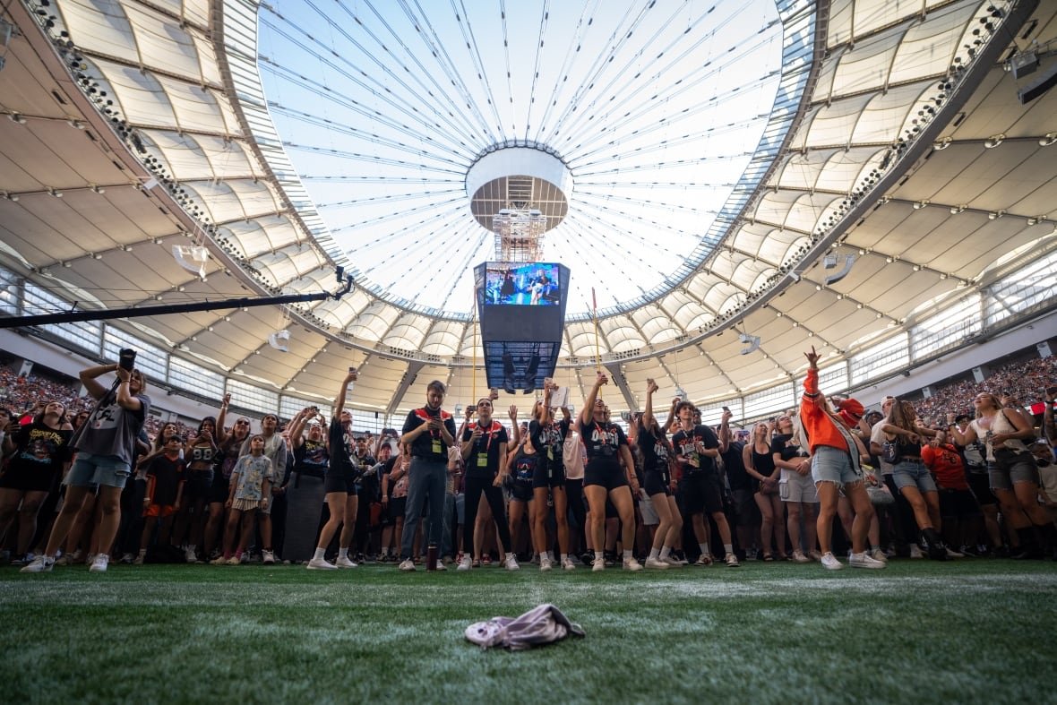 fbo-cfl-elks-lions-20250607-1 Fans cheer as Snoop Dogg performs at B.C. Place.