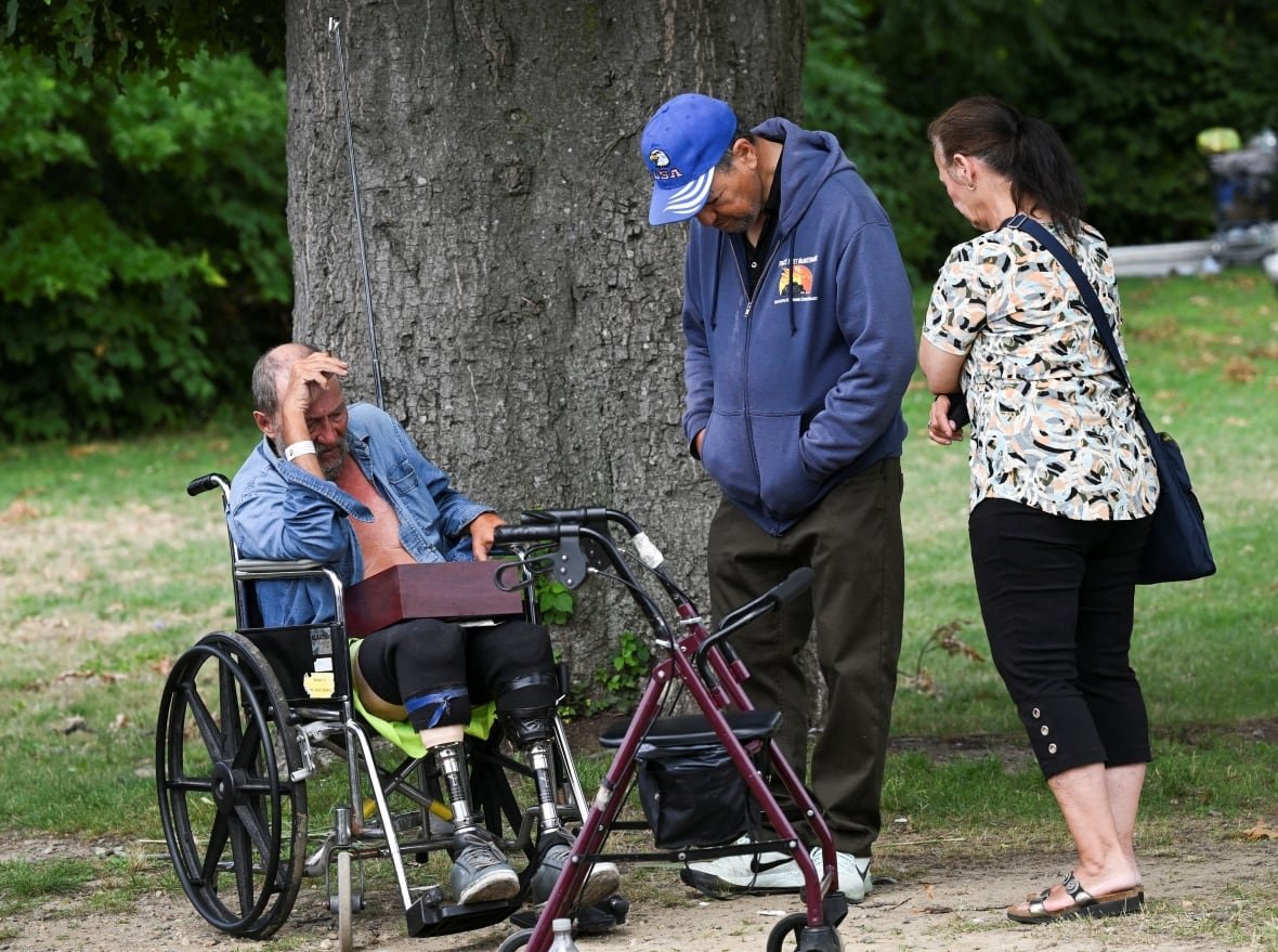 massachusetts-fire-2 Residents of Gabriel House Assisted Living Facility find shade under a tree.