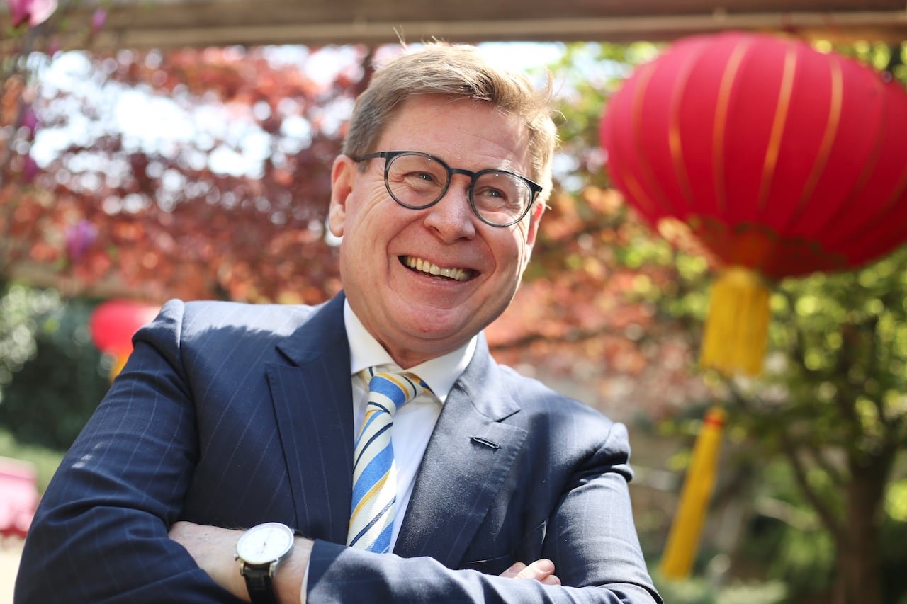 A smiling man in a business suit