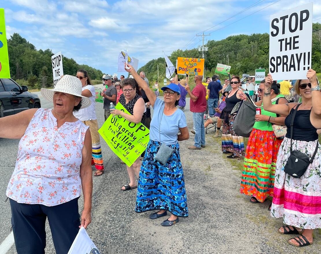 default-19 Members of Serpent River protest on Highway 17.